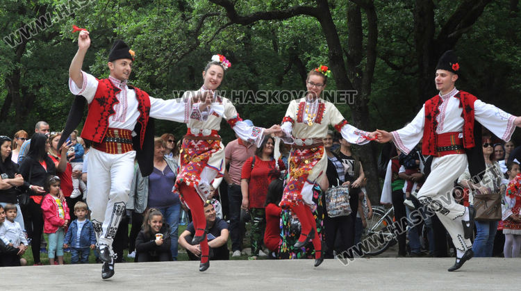 Състави от Хасковско с пъстър концерт във втория ден на „Китна Тракия“