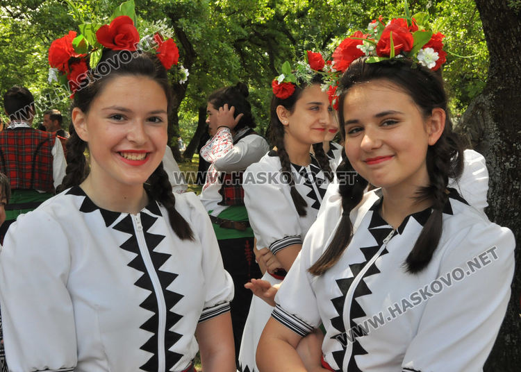 Състави от Хасковско с пъстър концерт във втория ден на „Китна Тракия“