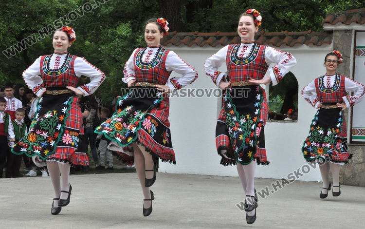 Състави от Хасковско с пъстър концерт във втория ден на „Китна Тракия“