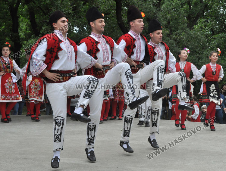 Състави от Хасковско с пъстър концерт във втория ден на „Китна Тракия“