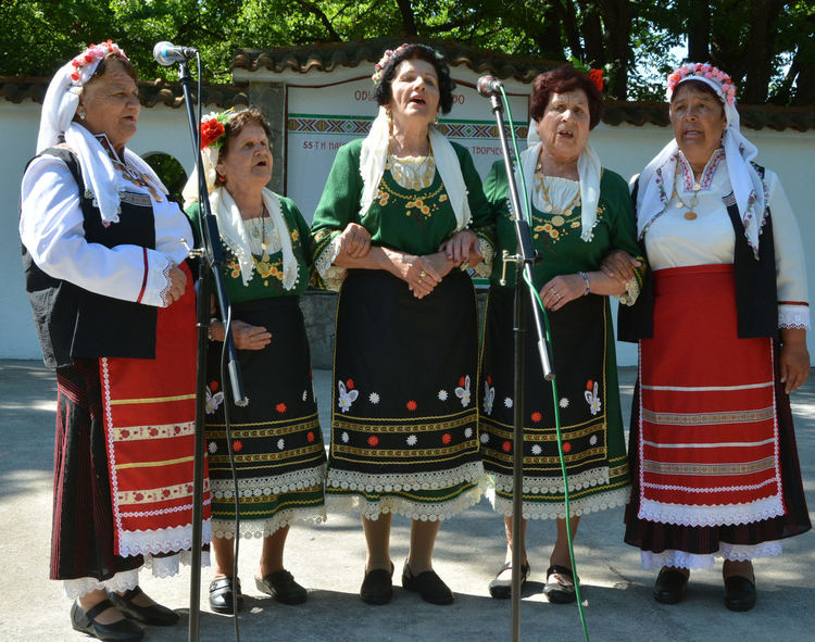 Медали за изпълнители от Хасковско от „Китна Тракия”