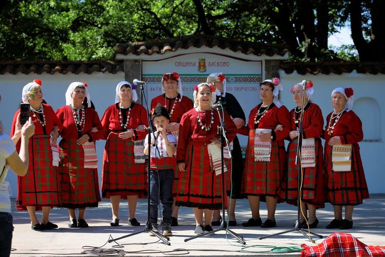 Медали за изпълнители от Хасковско от „Китна Тракия”