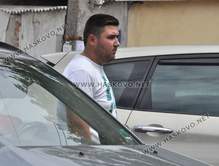 Шофьор на Сузуки омаха две коли и заби едната в къща