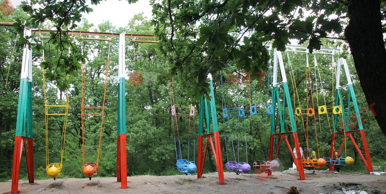 Добрият пример: Доброволци върнаха живота на емблематичните Ракетки в парк "Н.Й.Вапцаров"