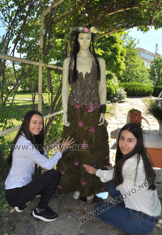 Ученички от хасковската ПГДС със златни медали от Национално състезание по озеленяване и цветарство