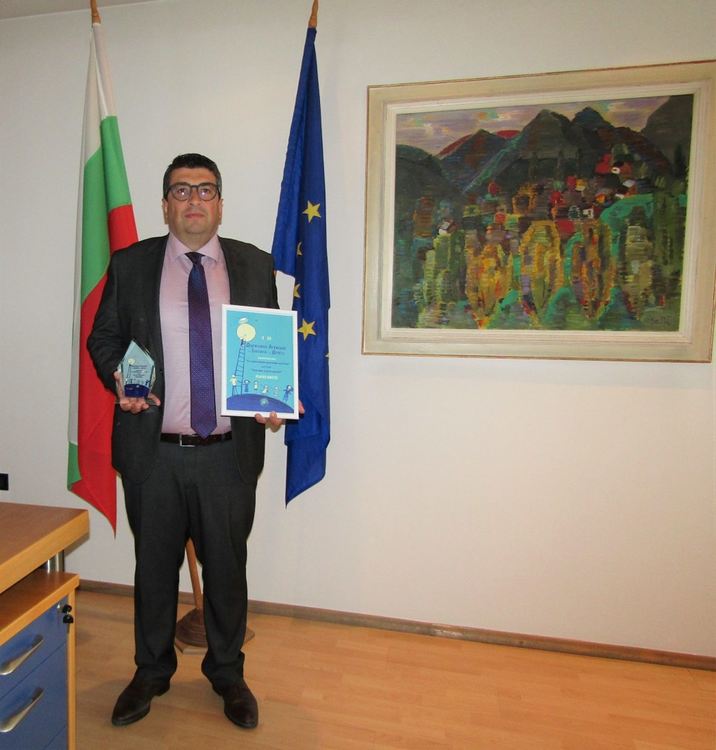 Славов с награда за работата си  преди да сдаде поста Областен управител