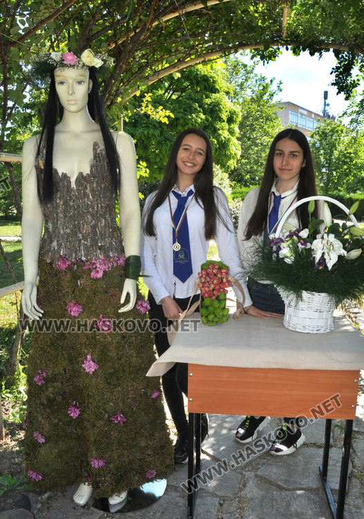 Ученички от хасковската ПГДС със златни медали от Национално състезание по озеленяване и цветарство