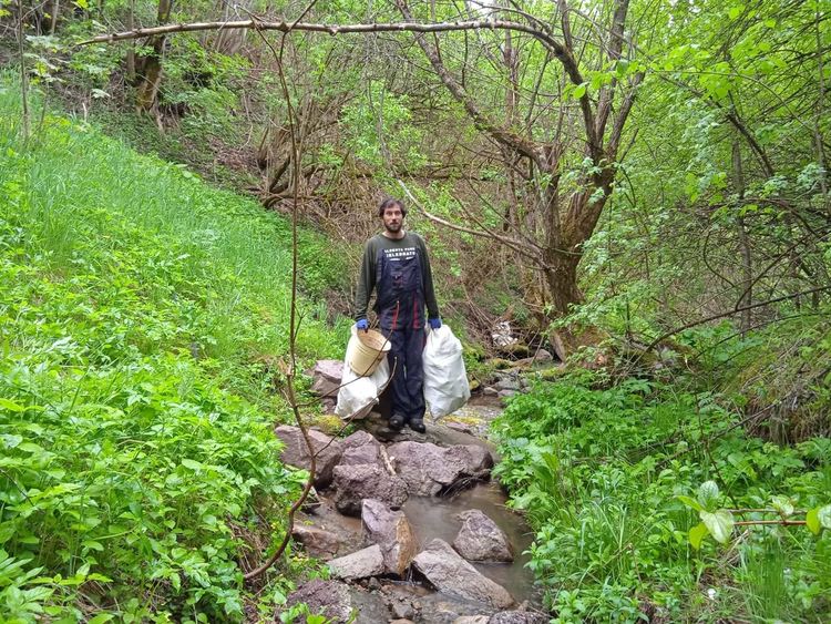 Доброволци почистват село Полковник Серафимово