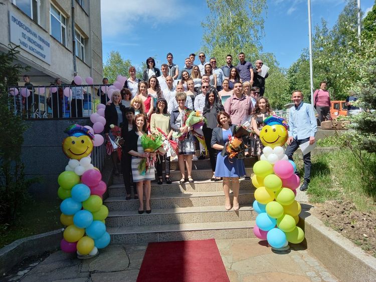 Златаровци изпратиха своите абитуриенти