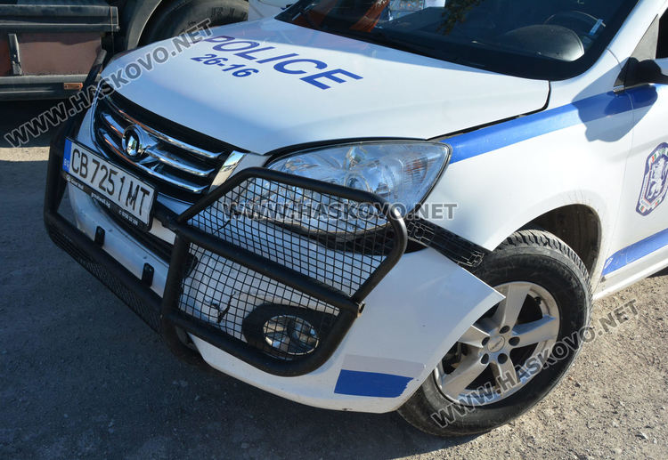 18-годишен без книжка подкара БМВ и блъсна патрулка в Хасково