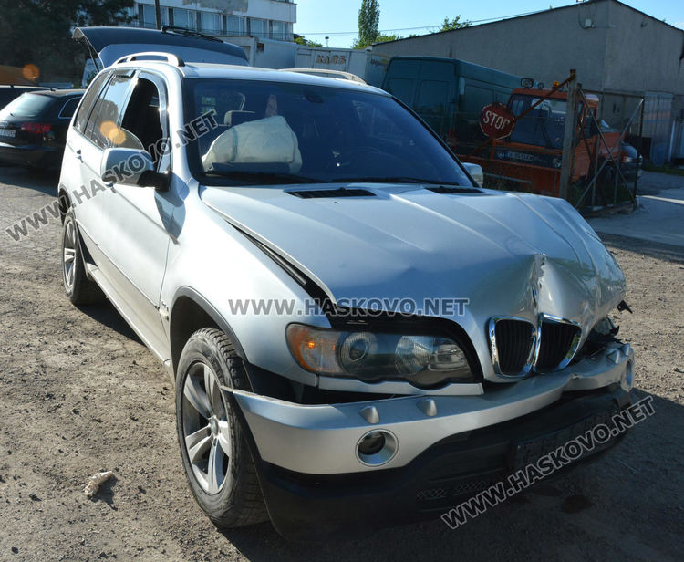 18-годишен без книжка подкара БМВ и блъсна патрулка в Хасково