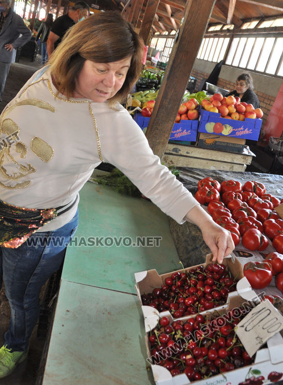 От 10 до 14 лева са първите череши на пазара в Хасково