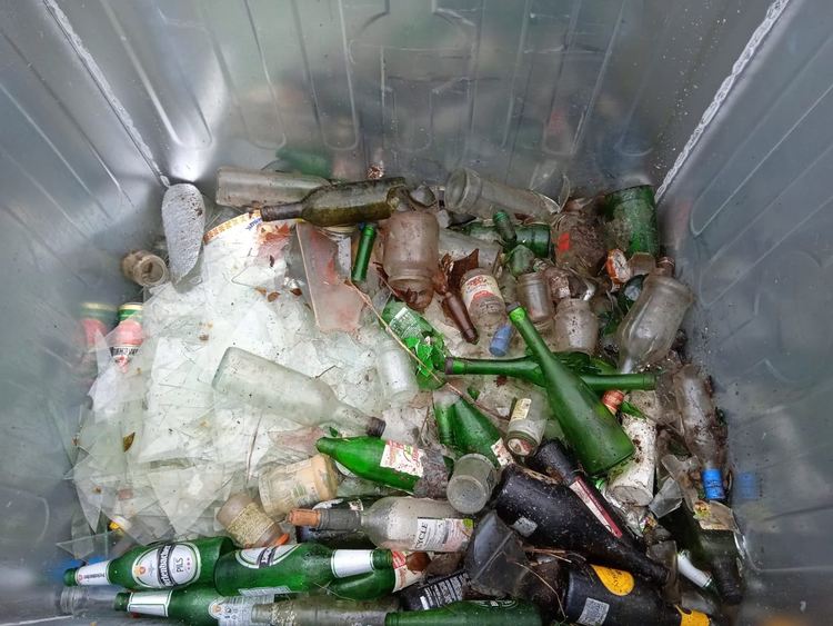 Доброволци почистват село Полковник Серафимово