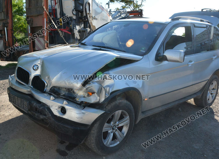 18-годишен без книжка подкара БМВ и блъсна патрулка в Хасково