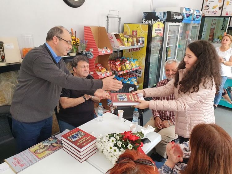 В навечерието на 24 май Стойчо Шапатов направи жест към изявени ученици от село  Градина