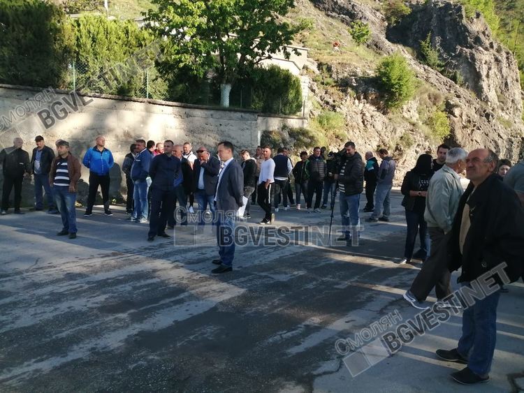 Разбитият път Рудозем-Елховец-Пловдовци вдигна хората на протест