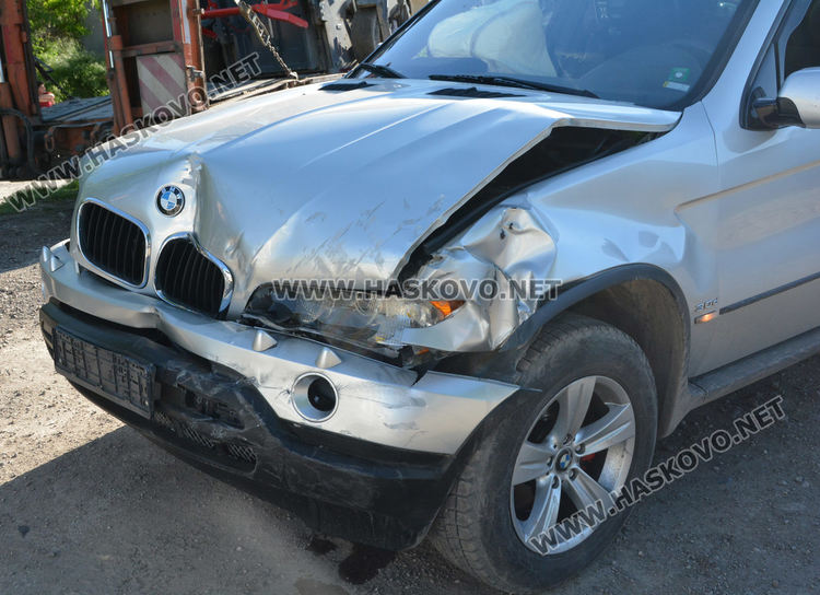 Задържане и два акта за младежа, блъснал патрулка и камион в Хасково