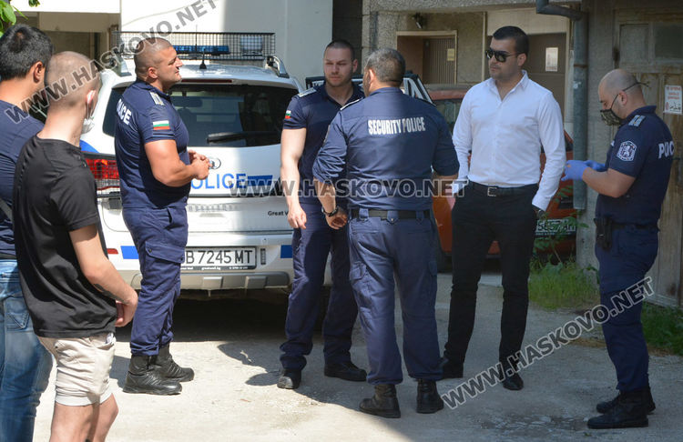 Полицейска акция за наркотици в центъра на Хасково