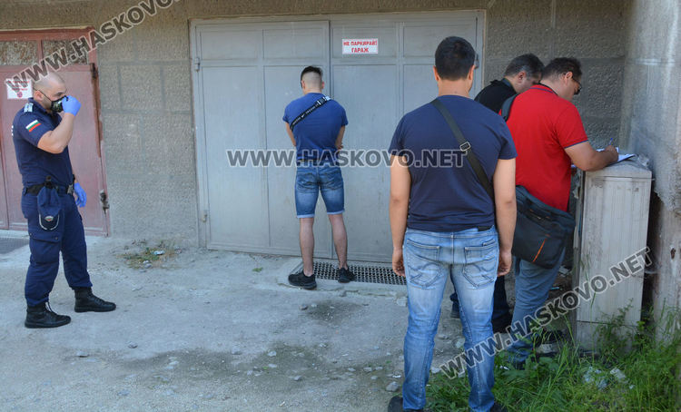Полицейска акция за наркотици в центъра на Хасково