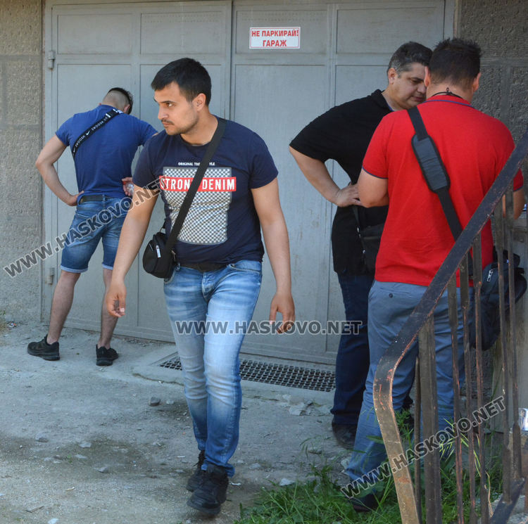 Полицейска акция за наркотици в центъра на Хасково