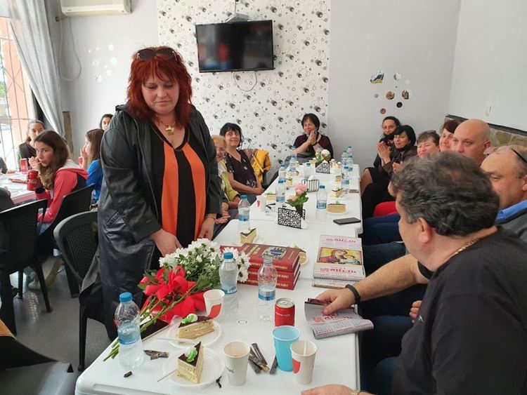 В навечерието на 24 май Стойчо Шапатов направи жест към изявени ученици от село  Градина