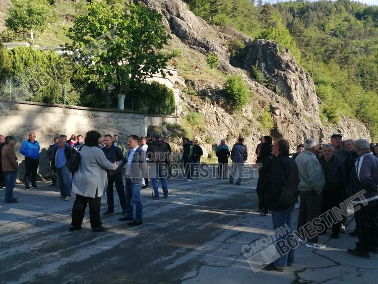 Разбитият път Рудозем-Елховец-Пловдовци вдигна хората на протест