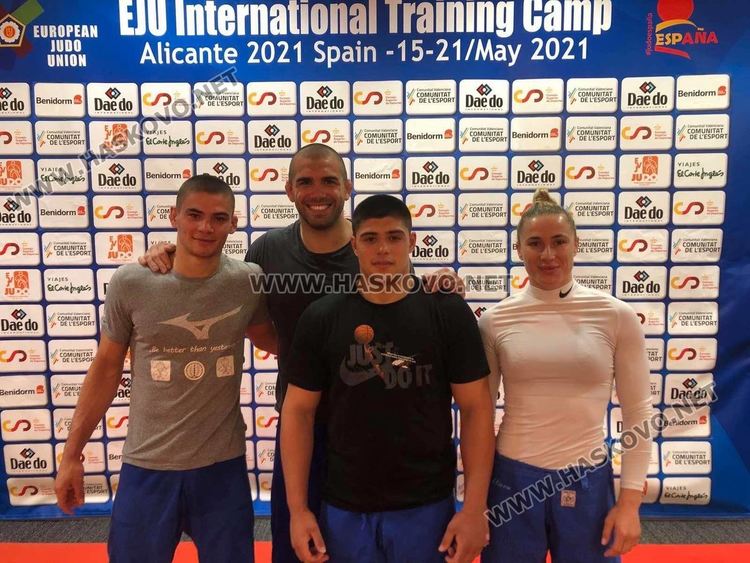 Ивелина Илиева се подготвя в Испания преди световното по джудо