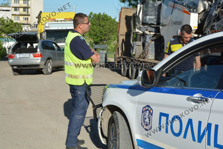 Задържане и два акта за младежа, блъснал патрулка и камион в Хасково