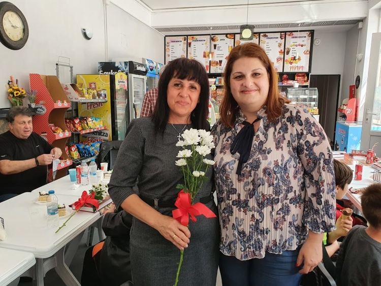 В навечерието на 24 май Стойчо Шапатов направи жест към изявени ученици от село  Градина