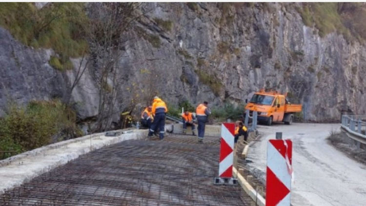 Ремонтите спират трафика до Кръстова гора през Югово от  21-ви май , ще се минава през Чепеларе-Рожен