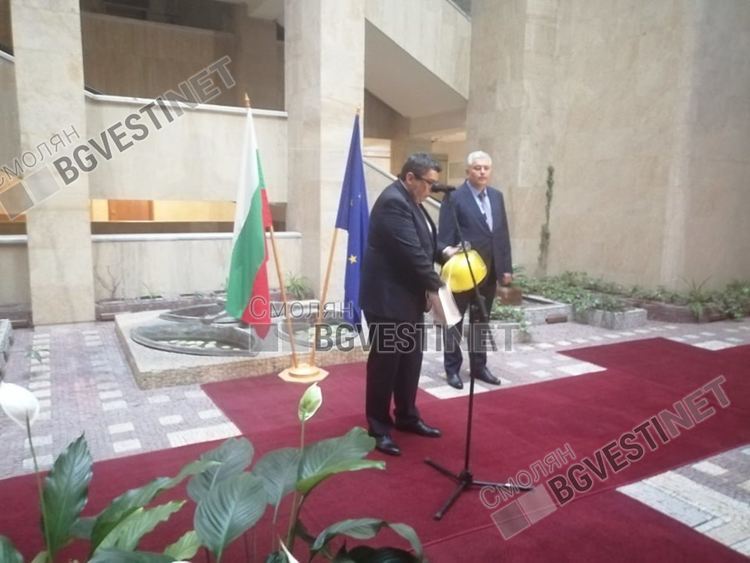 Стефан Сабрутев нито потвърди, нито отрече спрягането на името на Зарко Маринов от ДСБ за негов заместник