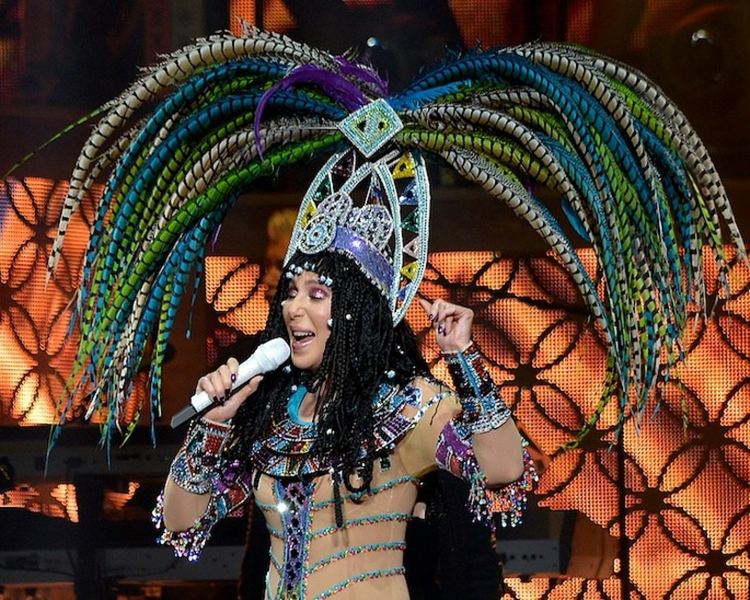 Богинята на поп музиката Шер на 75