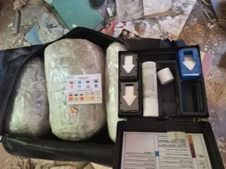 Иракчани крият в изоставена къща в Генералово висококачествена марихуана 