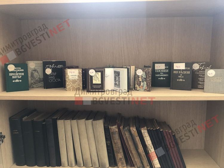 Градската библиотека "Пеньо Пенев" показа фонда с редки и ценни издания, най-старата книга е от 1882г.