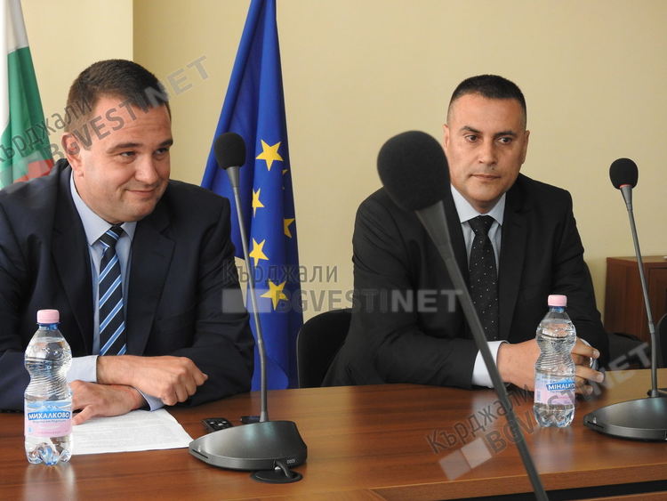 Даниел Делчев седна днес на стола на областният управител, Никола Чанев се върна в НАП