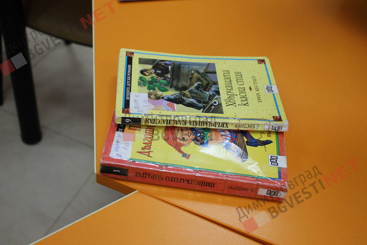 Как се запазват и спасяват книги показаха в градската библиотека