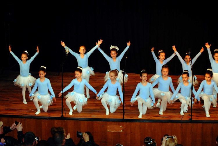 Танцов спектакъл обединява фолклор и спортни танци 