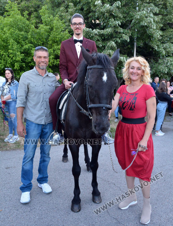 Лъчезар с родителите си Радослав и Галина