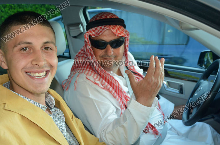 Атрактивно и стилно начало на балната седмица поставиха абитуриентите от Царската гимназия