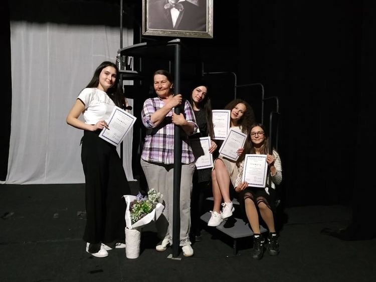 Смолянски ученици рецитираха стихове на Дикинсън. Най-добрите влизат в спектакъл 