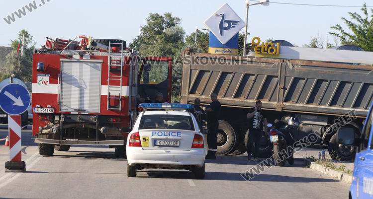 Моторист загина на място край Димитровград след удар в камион