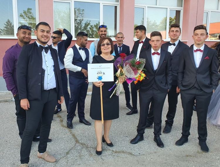 Абитуриентите на ПГСС празнуват днес