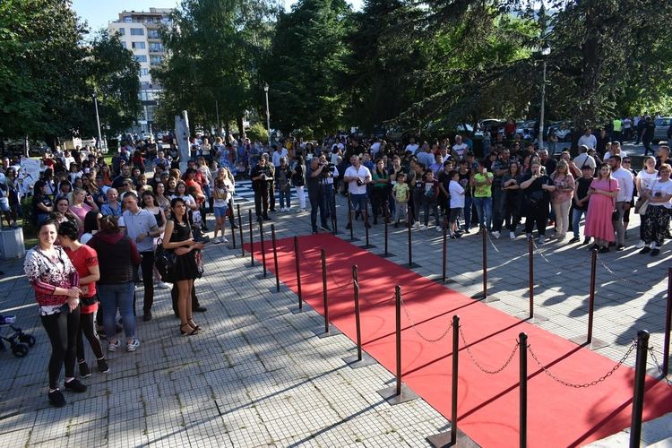 Кметът Грудев към зрелостниците:Заедно ще пишем книгата за бъдещето на Асеновград, защото бъдещето - това сте вие