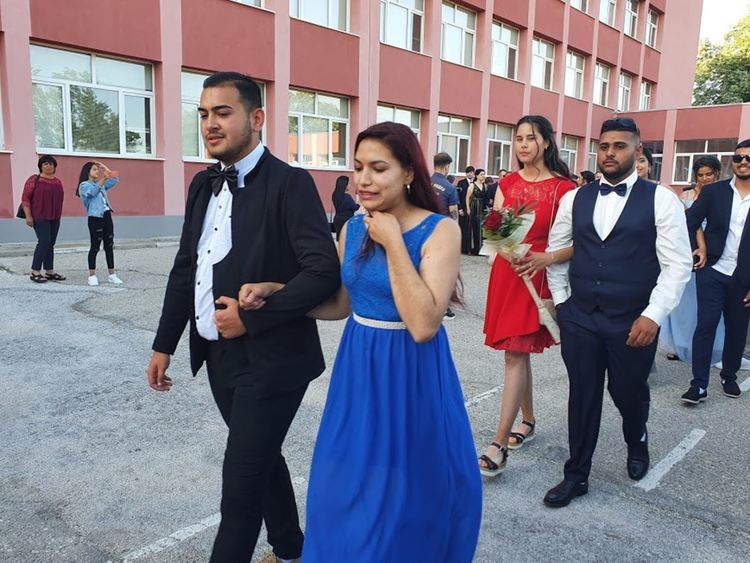 Абитуриентите на ПГСС празнуват днес