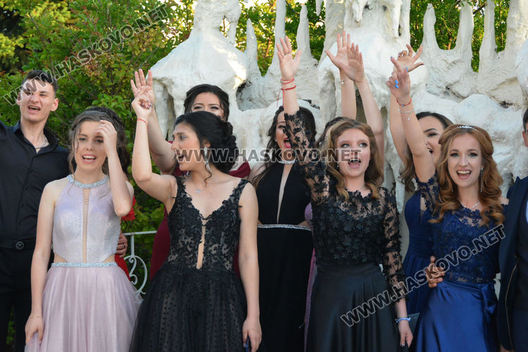 Бал като от приказките за биолозите от СУ „Васил Левски“