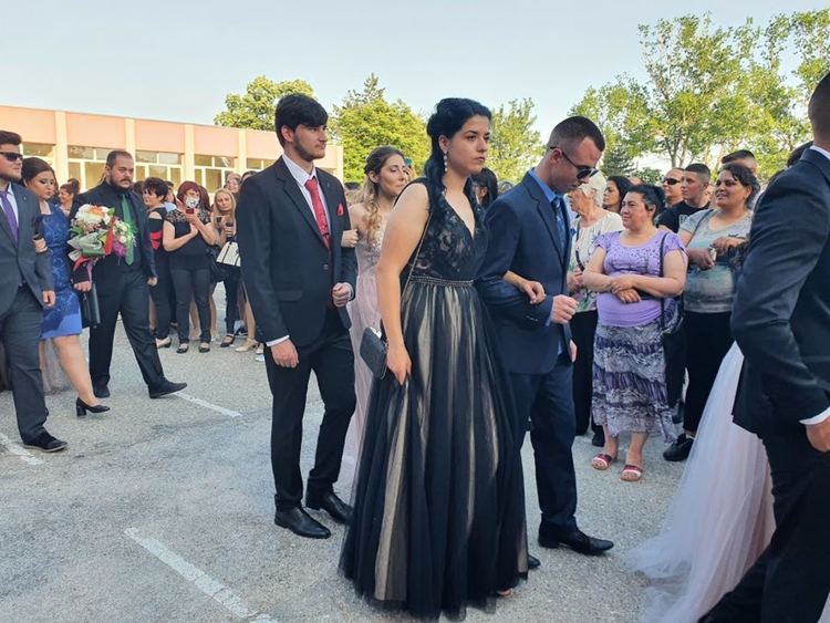 Абитуриентите на ПГСС празнуват днес