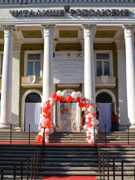 Кметът Грудев към зрелостниците:Заедно ще пишем книгата за бъдещето на Асеновград, защото бъдещето - това сте вие