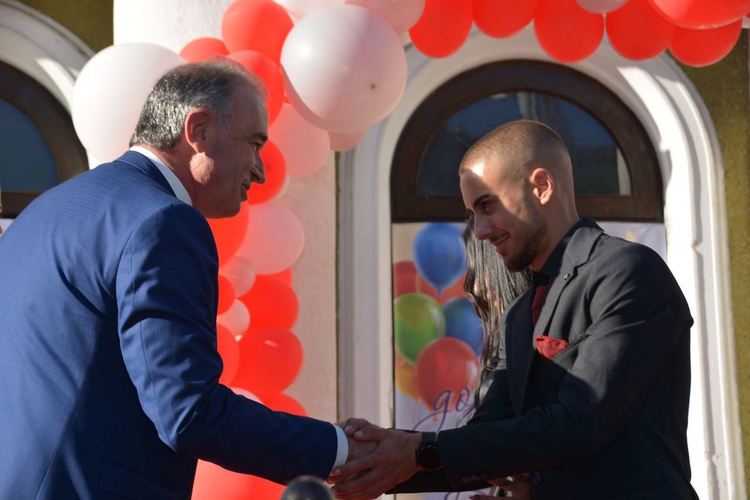 Кметът Грудев към зрелостниците:Заедно ще пишем книгата за бъдещето на Асеновград, защото бъдещето - това сте вие