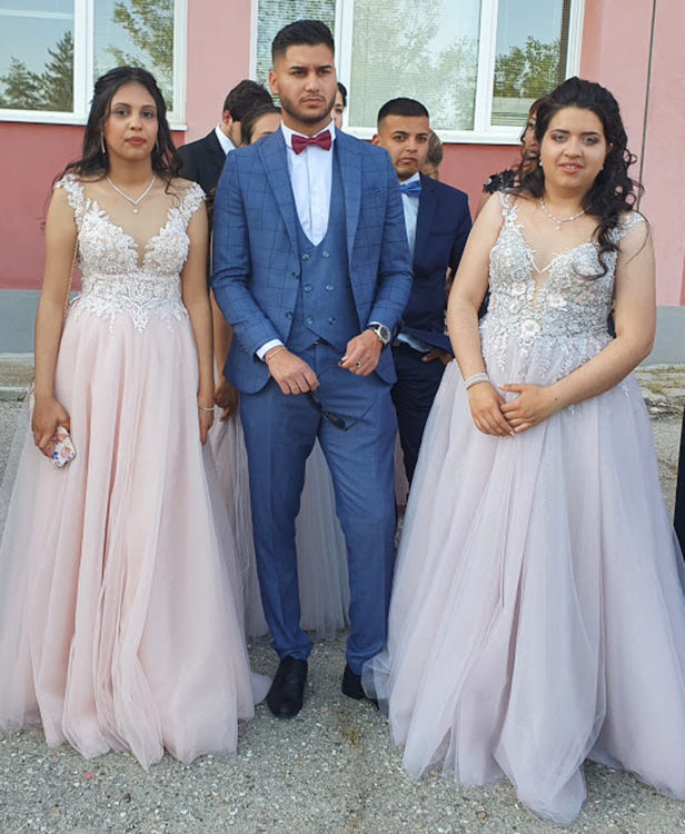 Абитуриентите на ПГСС празнуват днес