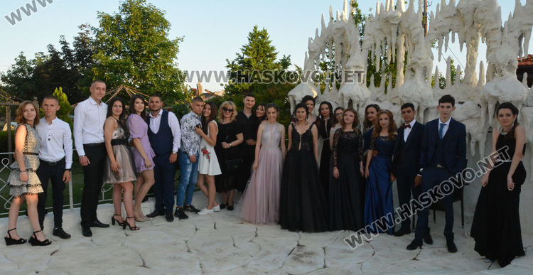 Бал като от приказките за биолозите от СУ „Васил Левски“